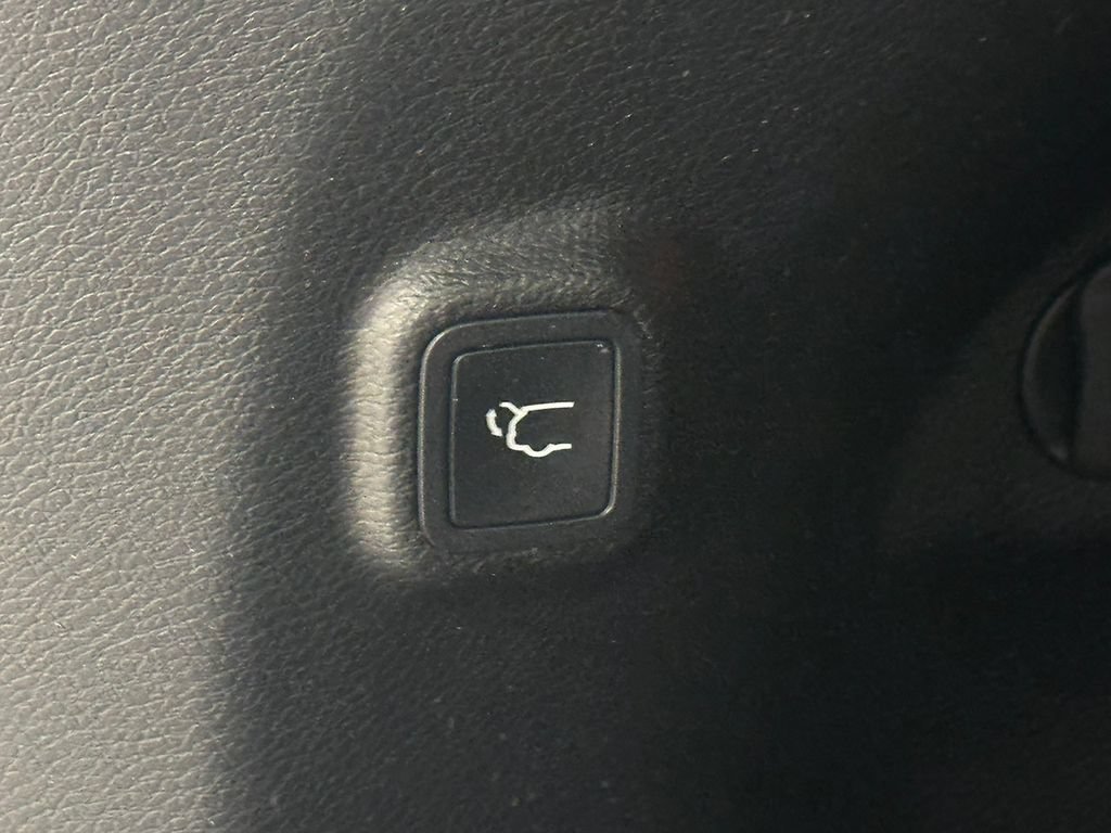 Used 2019  Jeep High Altitude image 13