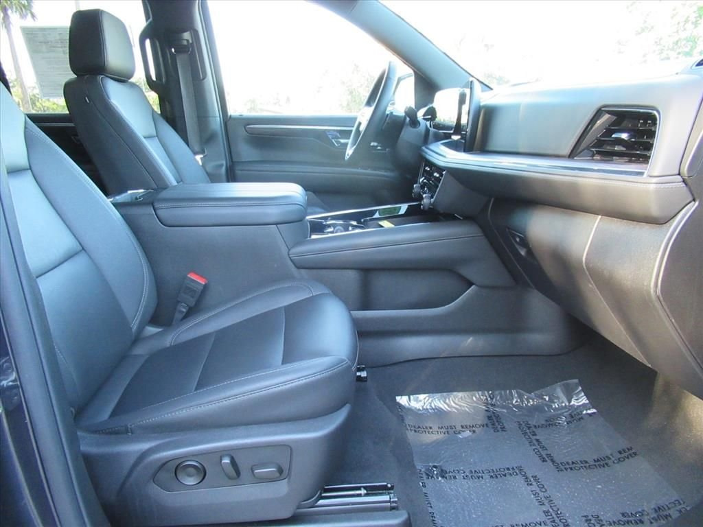 Used 2025 Gray Chevrolet Z71 image 10