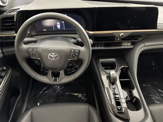 Used 2024  Toyota Limited image 27