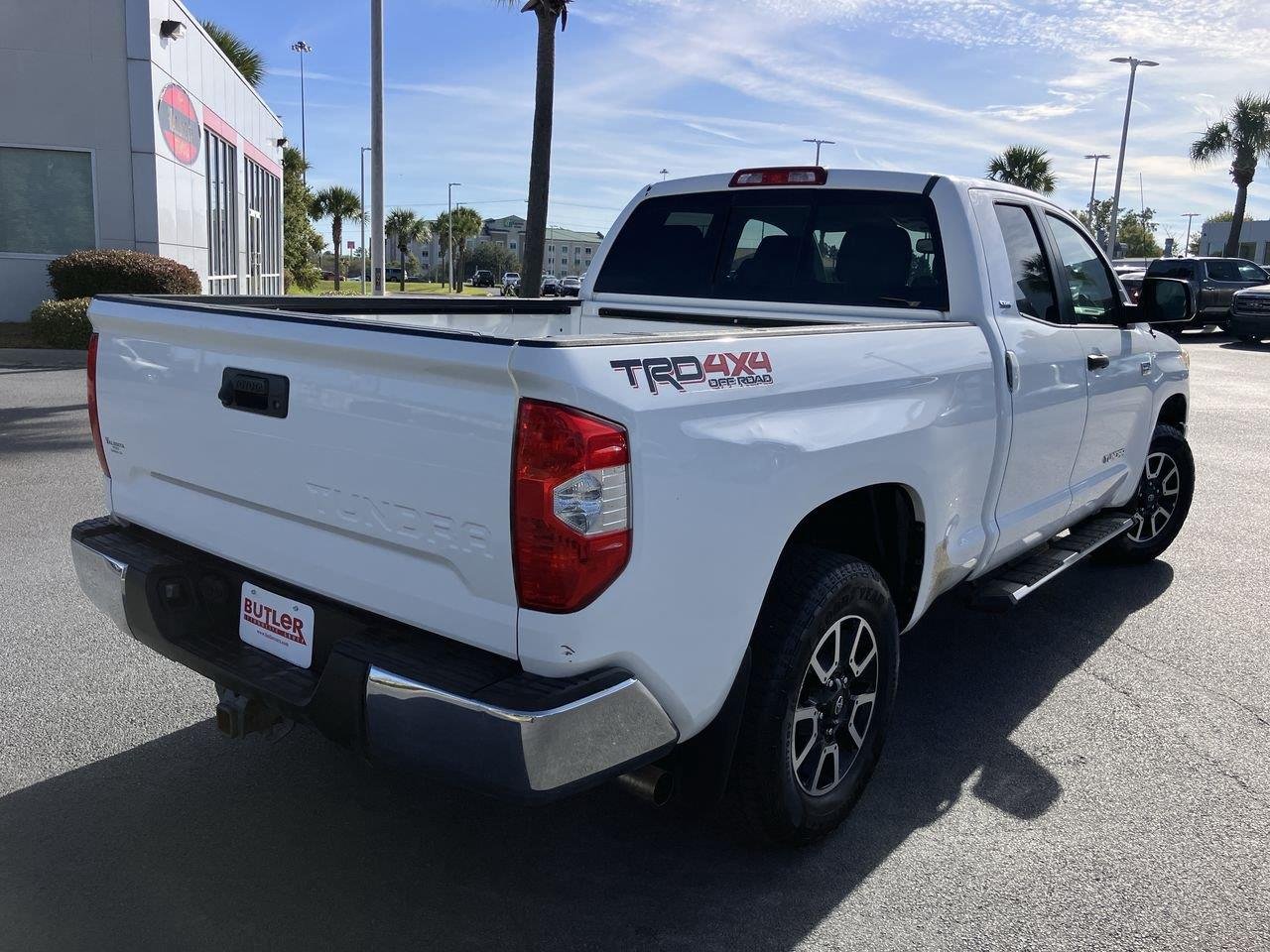Used 2017 White (Super White) Toyota SR5 Double Cab 6.5 FT. image 5