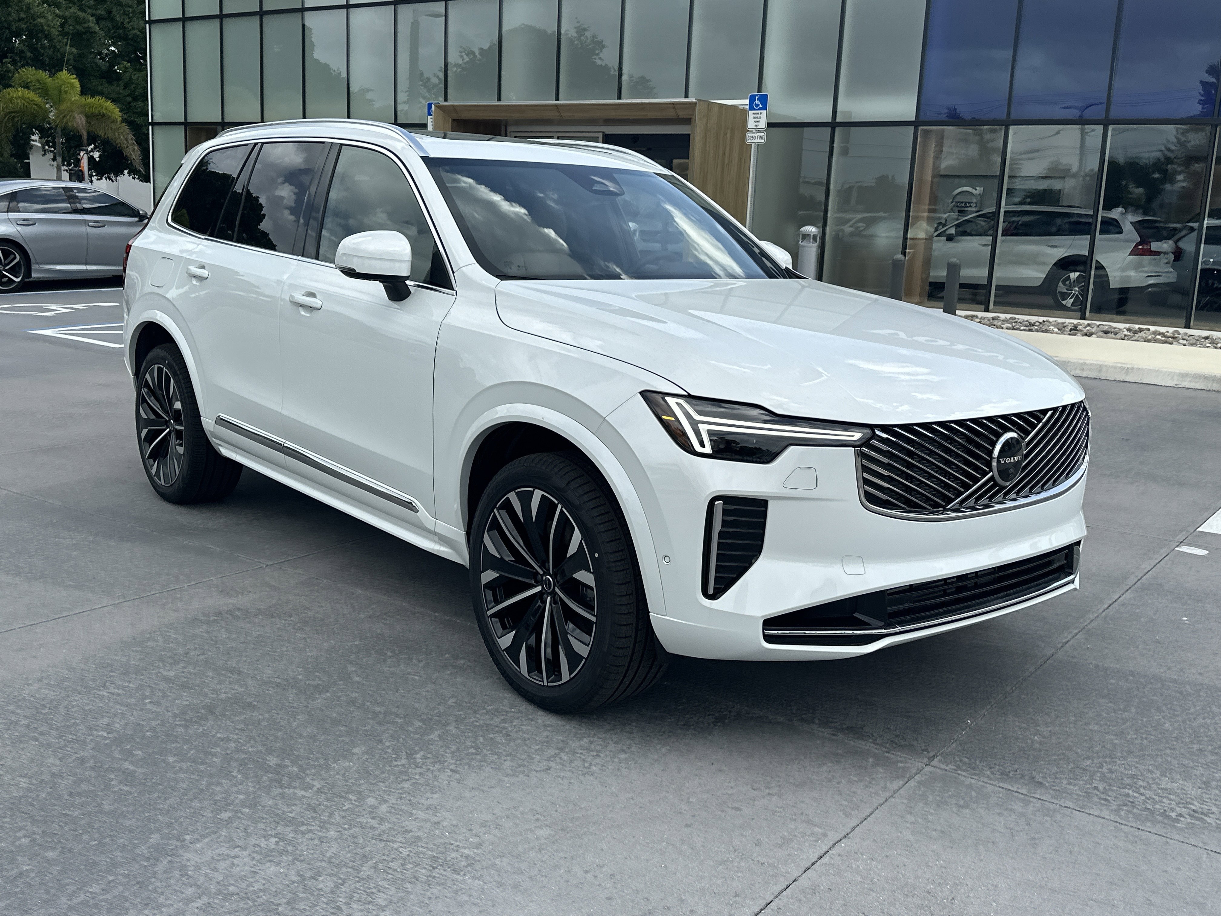 New 2026 Crystal White Volvo Ultra image 5