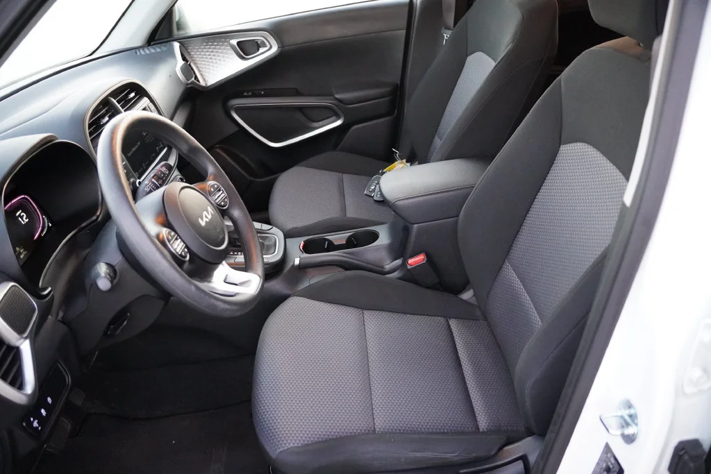 Used 2023 Snow White Pearl Kia LX image 4