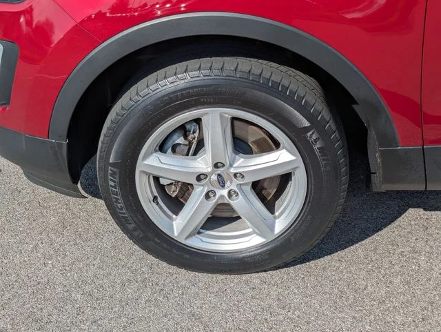 Used 2017 Red Ford XLT image 9