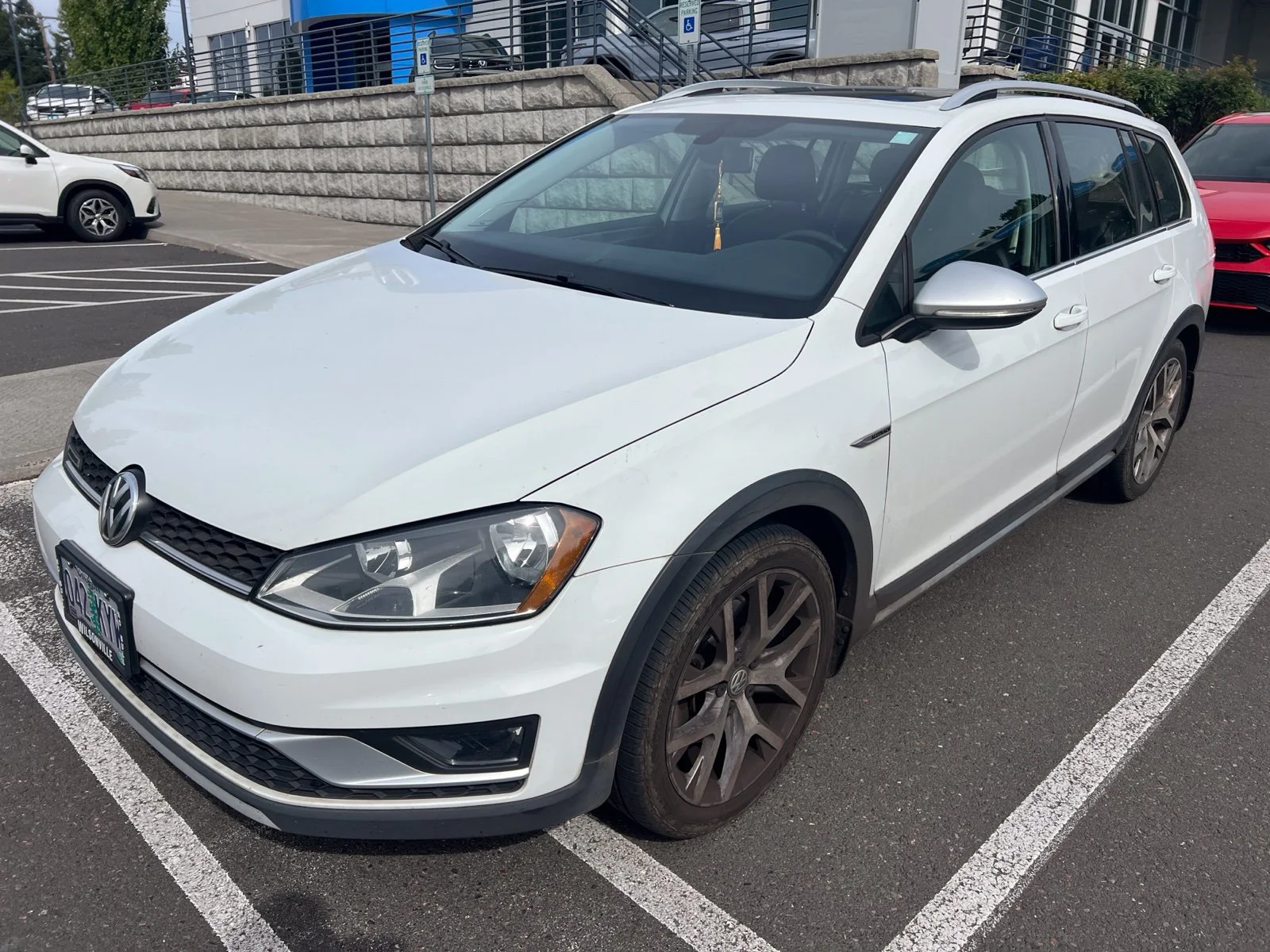 Used 2017 Pure White Volkswagen TSI SEL 4Motion image 1