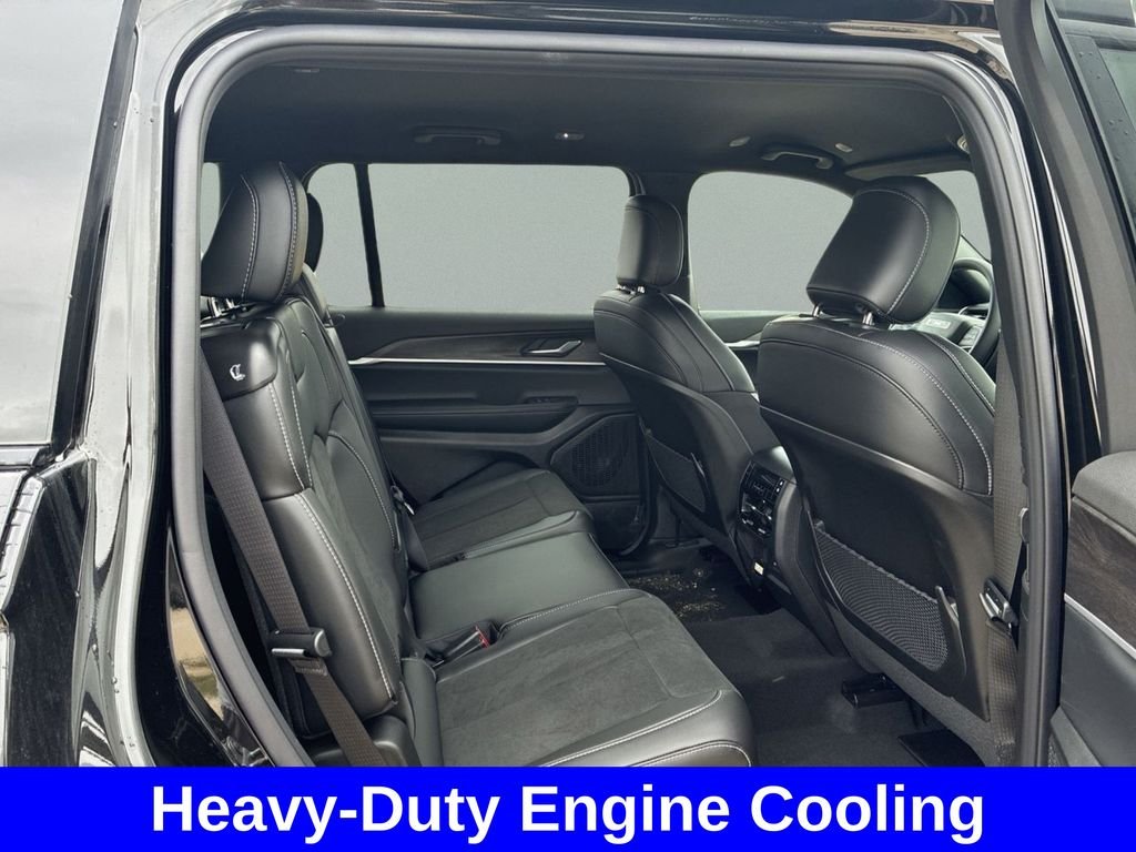 New 2026 Diamond Black Crystal Pearl-Coat Exterior Paint Jeep Altitude image 21