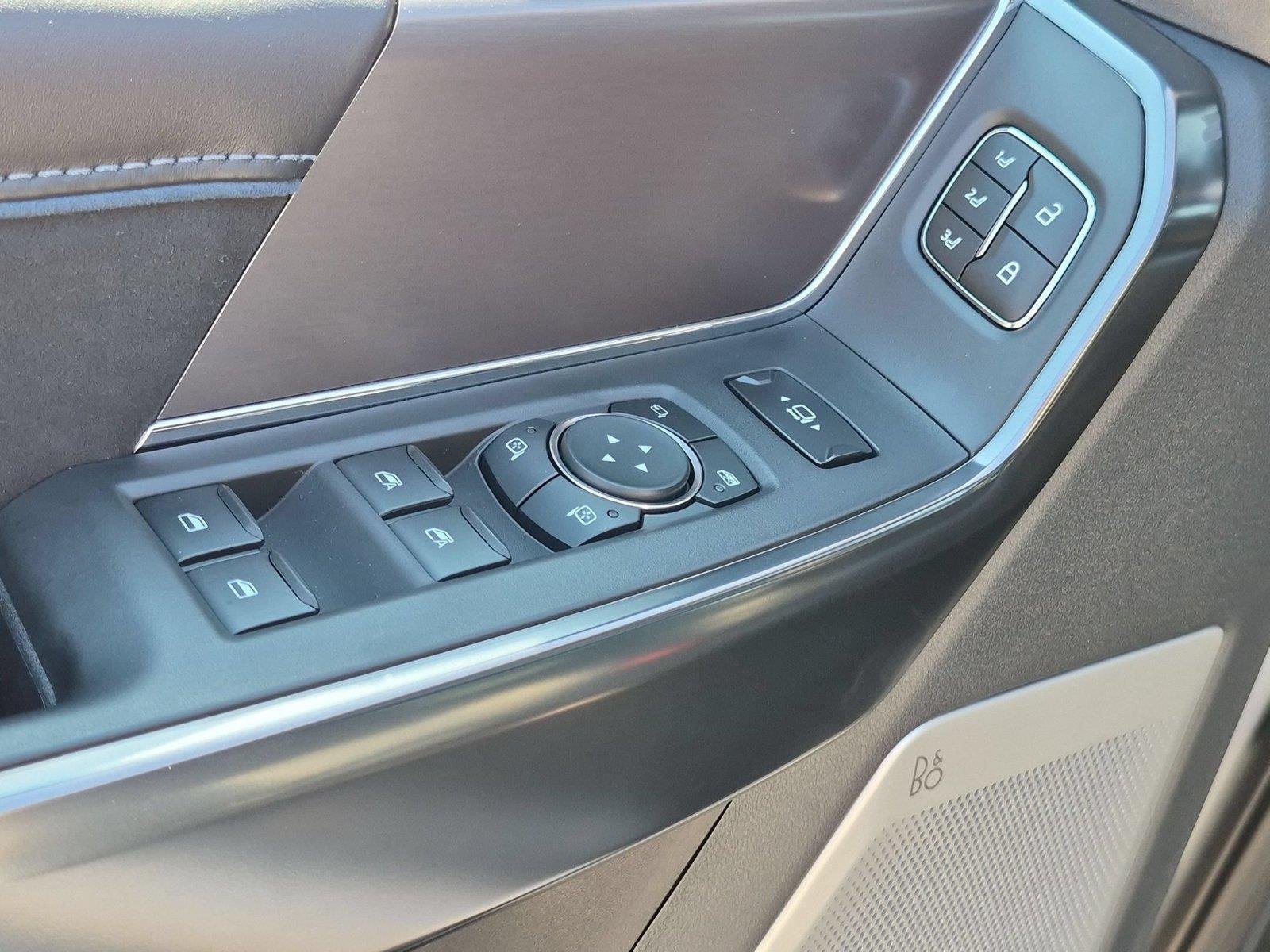 New 2027 Star White Metallic Tri-Coat Ford F-250® Platinum® image 15