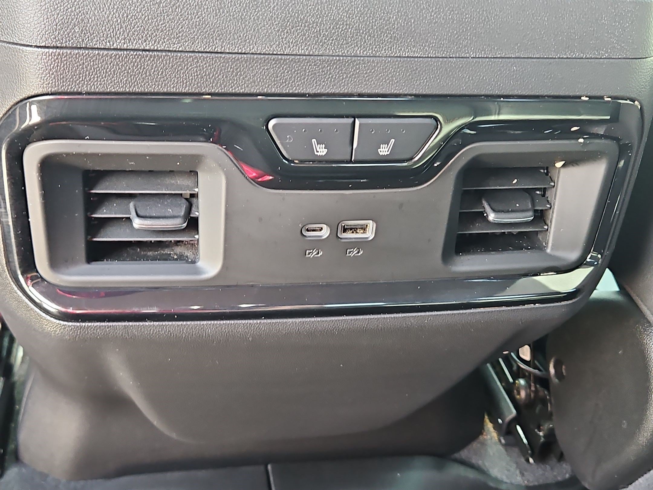 Used 2025 Summit White GMC AT4 image 29