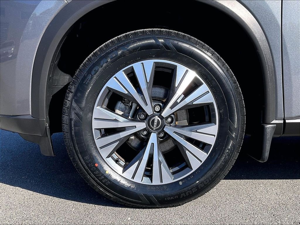 Used 2023 Gray Nissan SV image 7