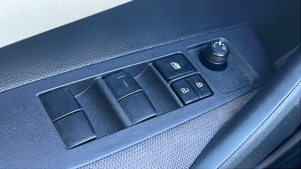 2025 Toyota Corolla LE - Photo 18