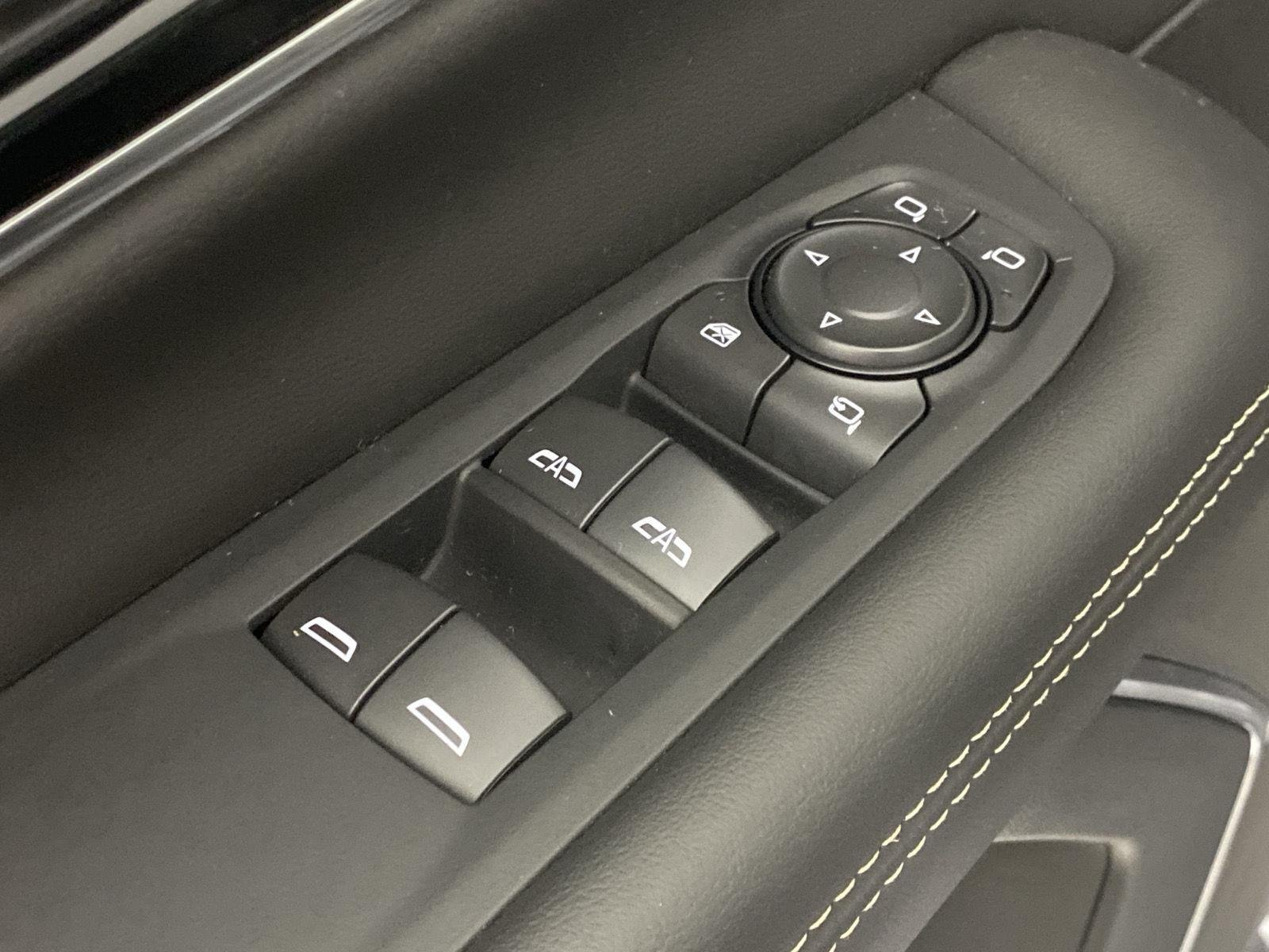 Used 2025 Onyx Black GMC Elevation image 32
