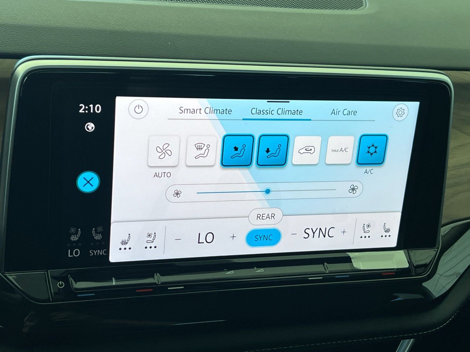 New 2026 Opal White Pearl Volkswagen SE image 20