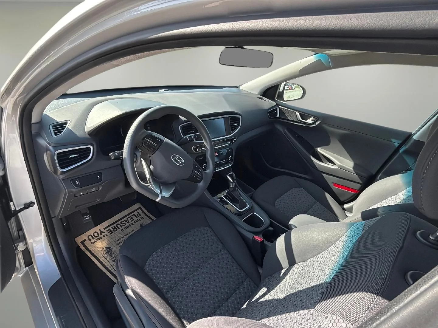 Used 2018 Silver Hyundai Blue image 15