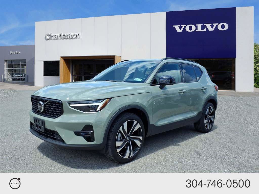 Certified Used 2025 Sage Green Metallic Volvo Ultra Dark Theme image 7
