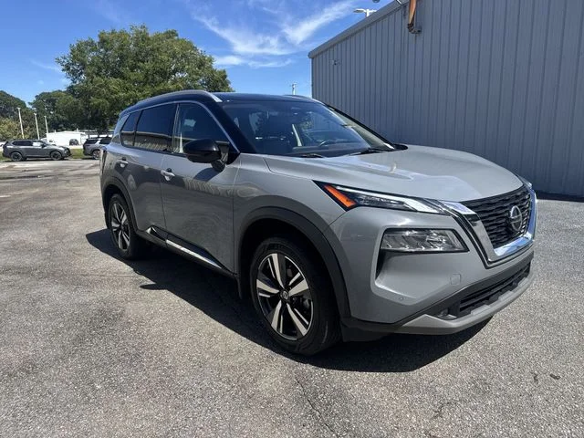 Used 2021 Gray Nissan SL image 3