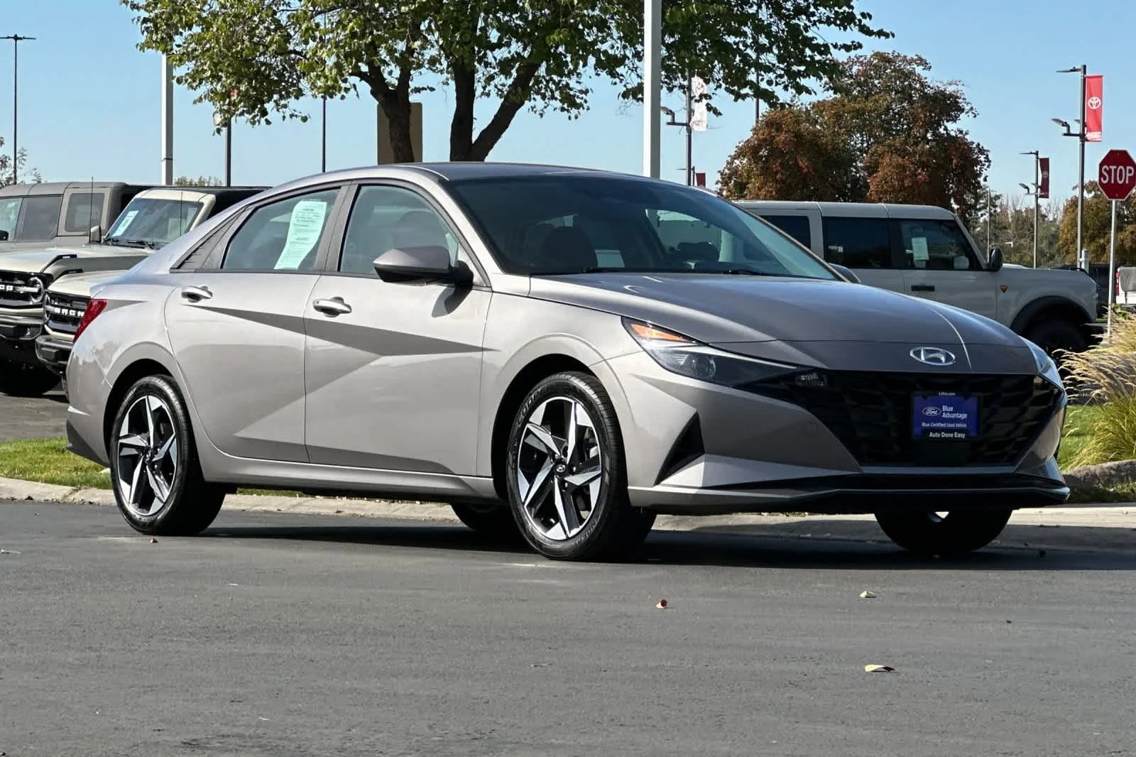 Certified Used 2023 Fluid Metallic Hyundai SEL image 9