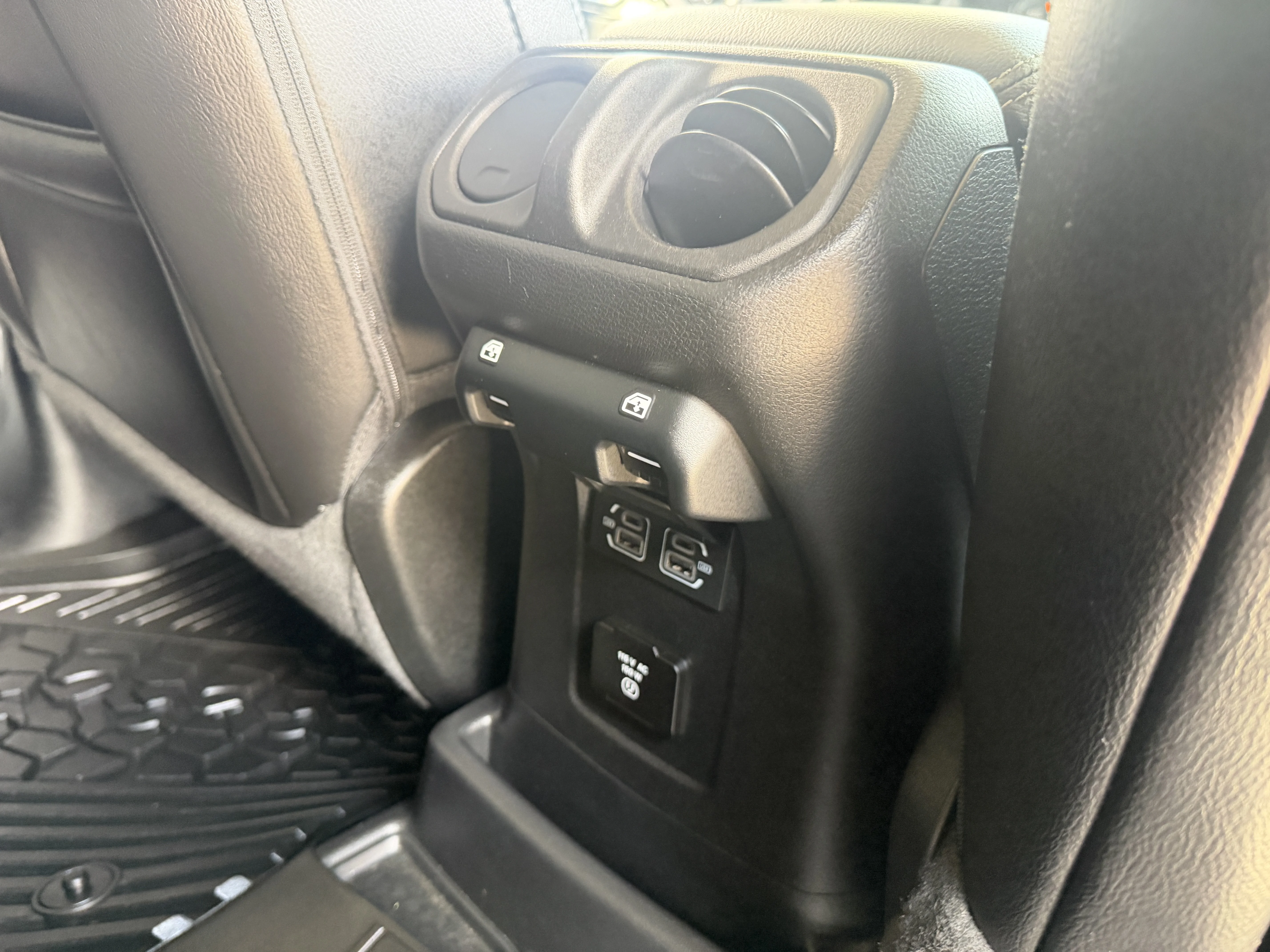 Used 2022 Silver Zynith Clearcoat Jeep Unlimited Sahara image 32