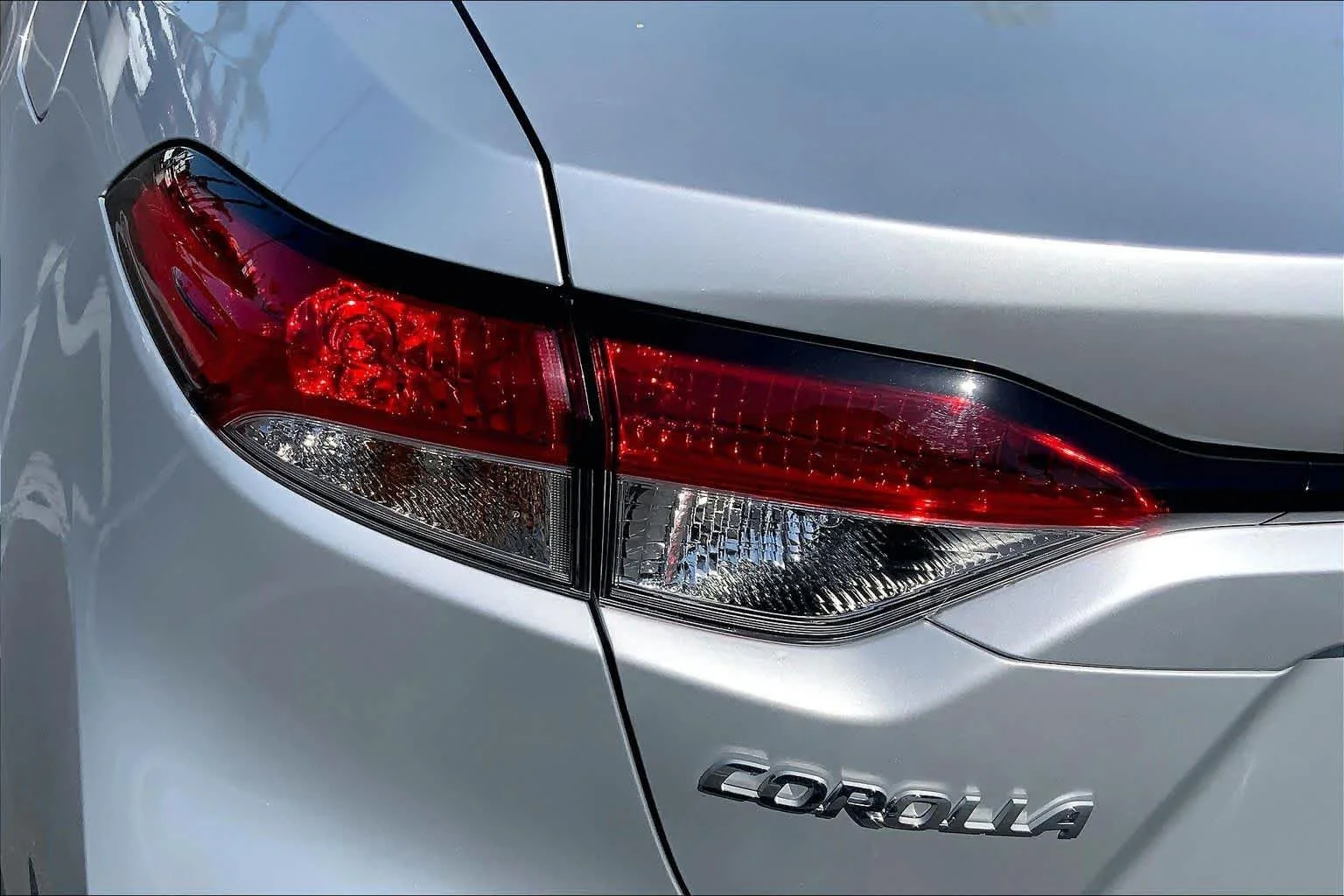 Certified Used 2025 Classic Silver Metallic Toyota LE image 28