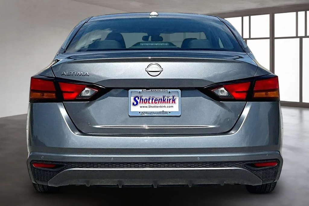 Used 2025 Gray Nissan 2.5 SV image 5