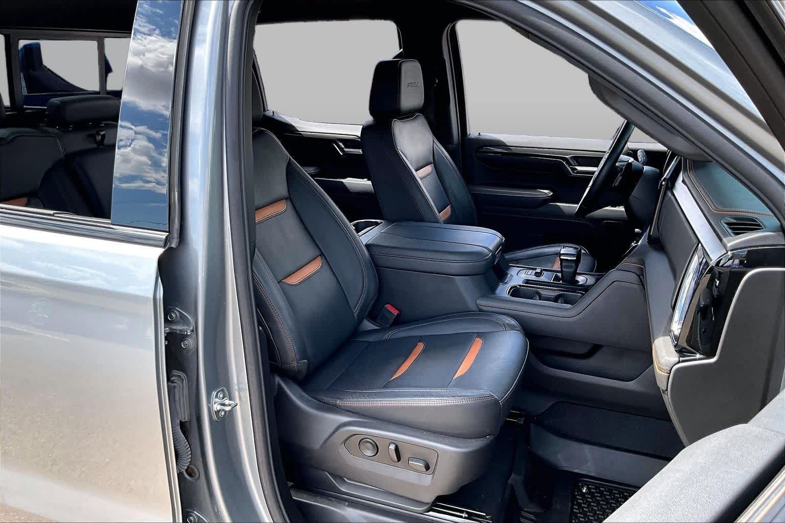 Used 2023 Sterling Metallic GMC AT4 image 9