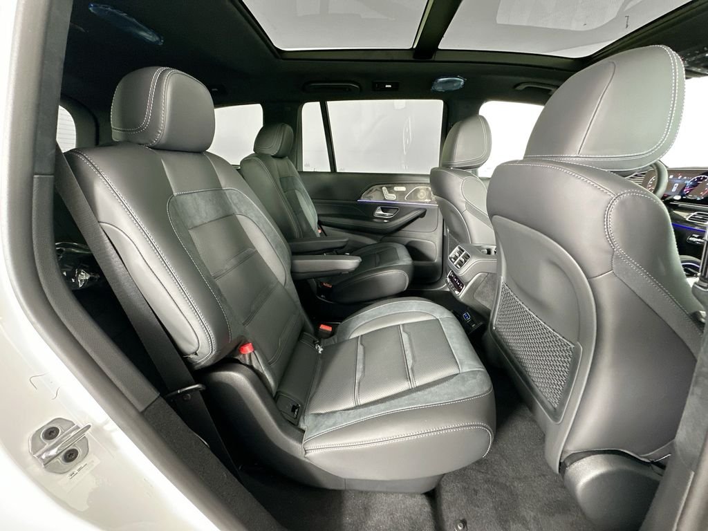 New 2026 MANUFAKTUR Moonlight White Metallic Mercedes-Benz GLS 63 AMG® image 30