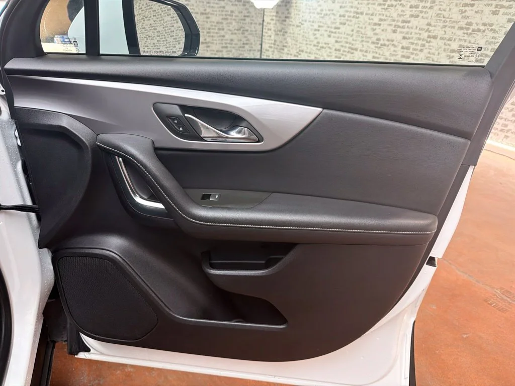 Used 2025 Summit White Chevrolet LT image 11