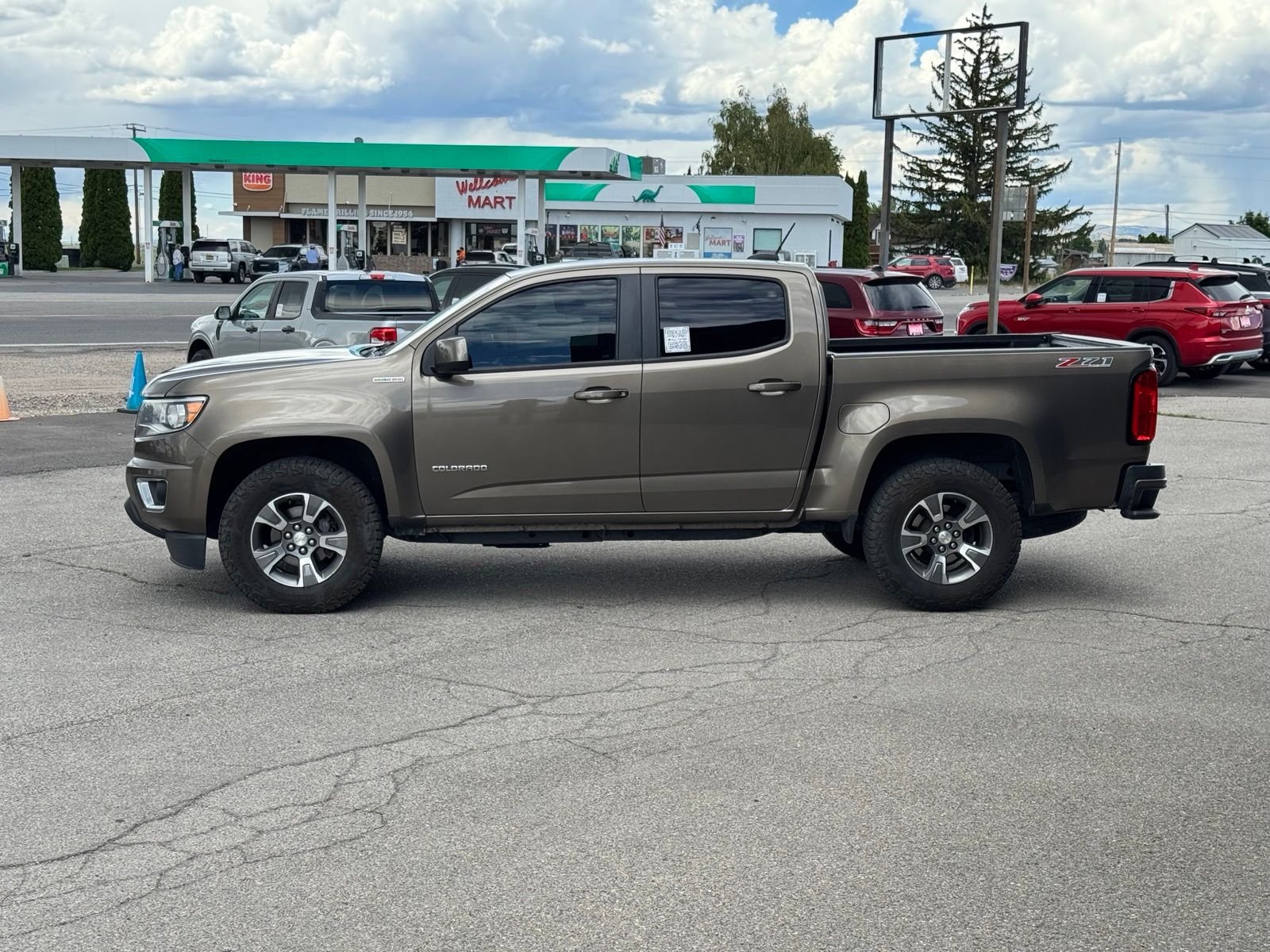 Used 2016 Brownstone Metallic Chevrolet Z71 image 5