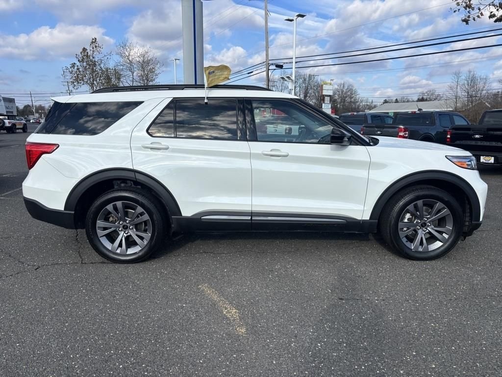 Certified Used 2022 White Metallic Ford XLT image 11