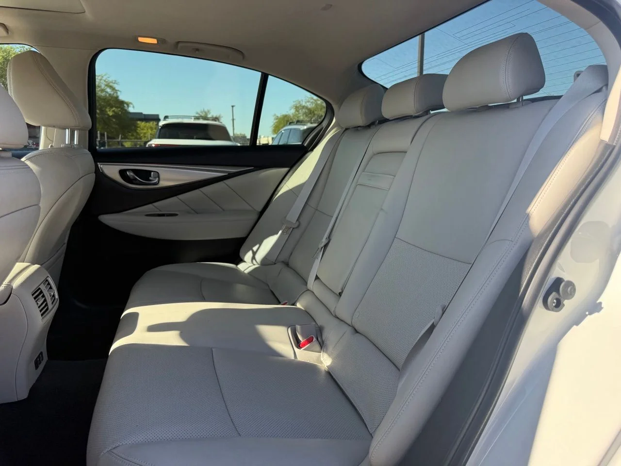 Used 2024 Majestic White INFINITI Luxe image 9
