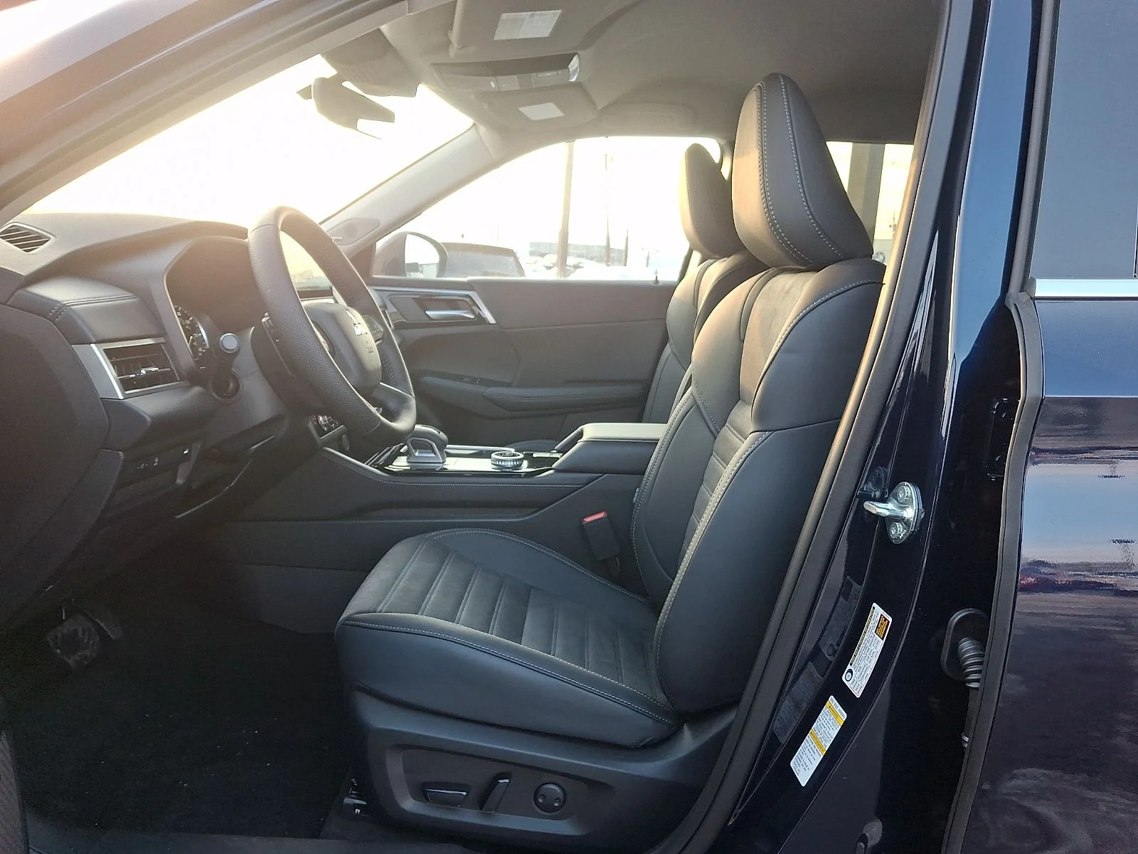 New 2026 Blue Mitsubishi SE image 12