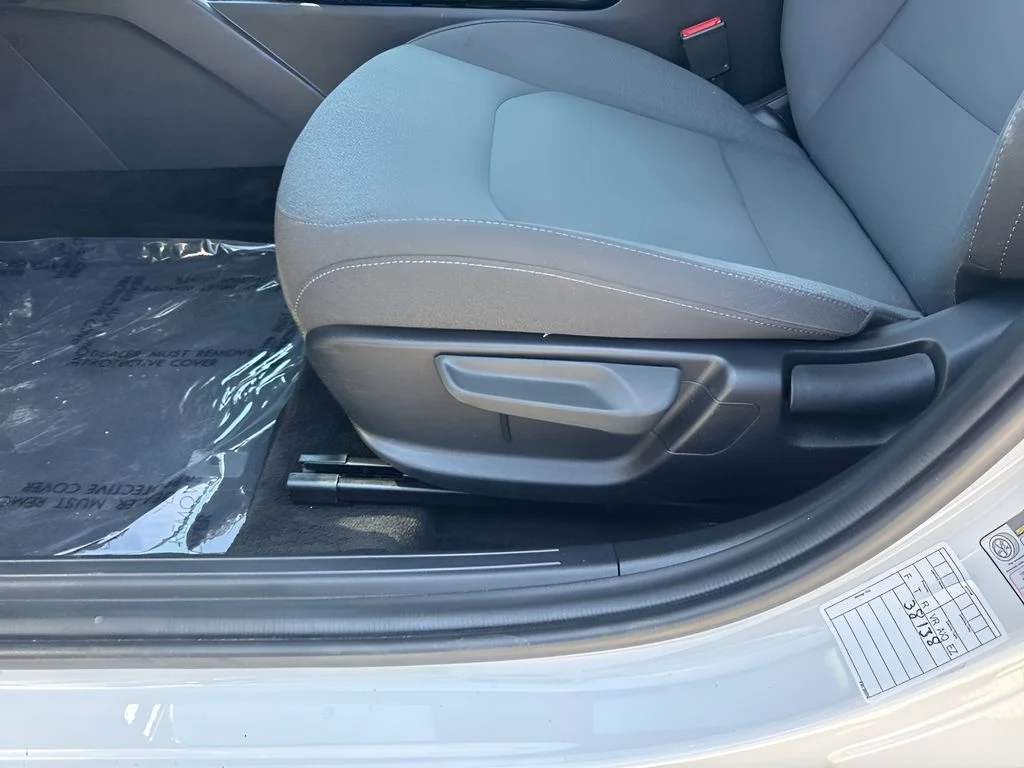 Used 2025 White Kia LXS image 10