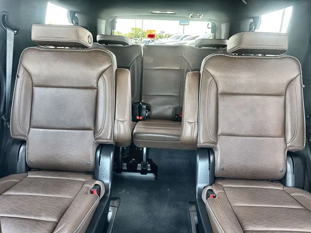 Used 2024 White Chevrolet High Country image 23
