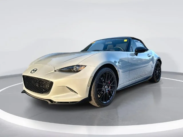 Used 2016 White Mazda Club image 1