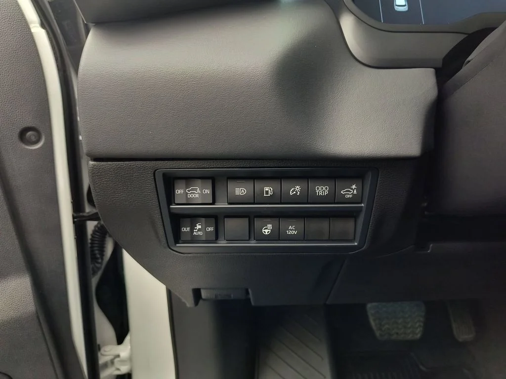 Used 2026 Wind Chill Pearl Toyota Platinum image 17