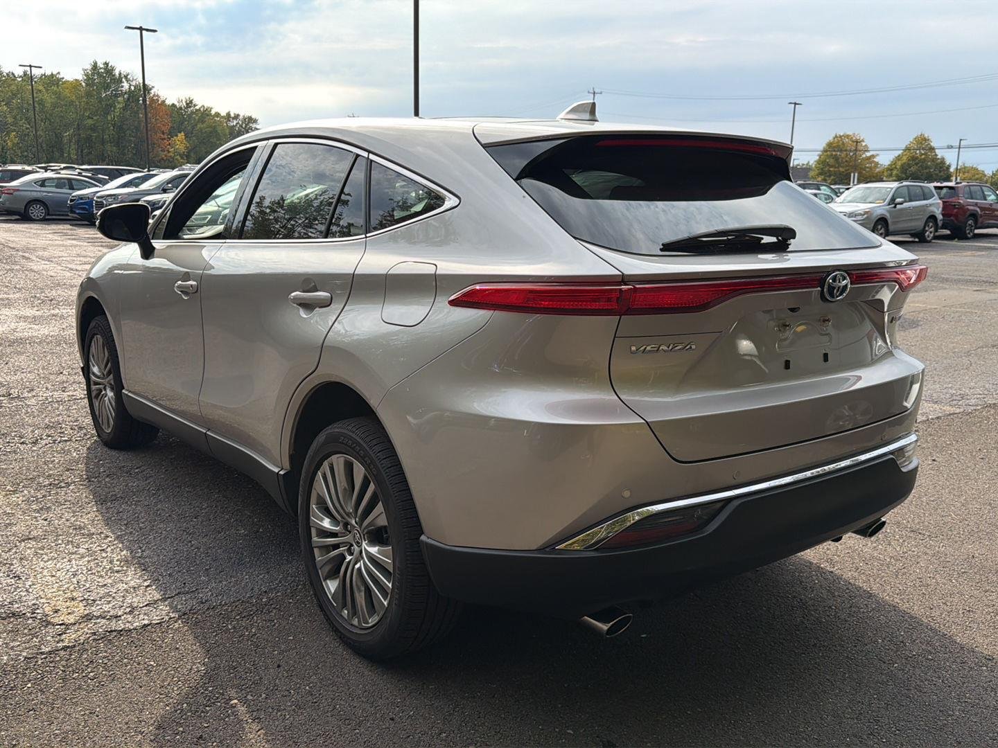 Used 2023 Titanium Glow Toyota Limited image 9
