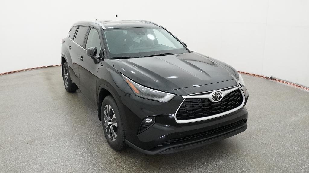 New 2026 Midnight Black Metallic Toyota XLE image 8