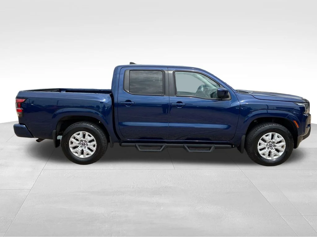 Used 2022 Blue Nissan SV image 10