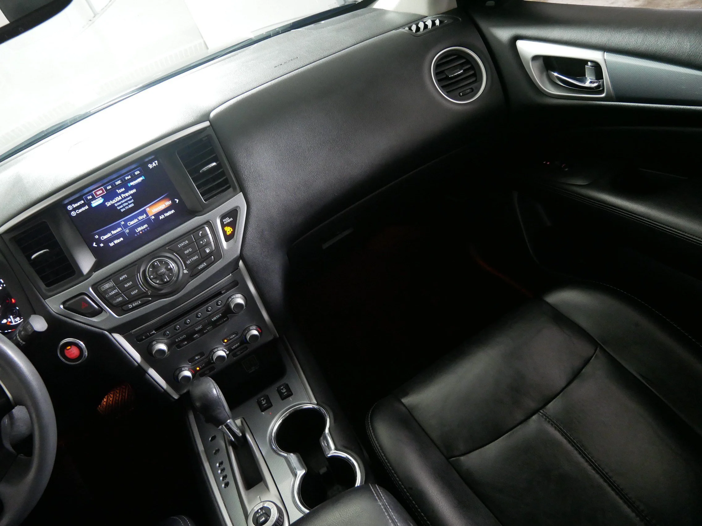 Used 2018 Magnetic Black Nissan SL image 11