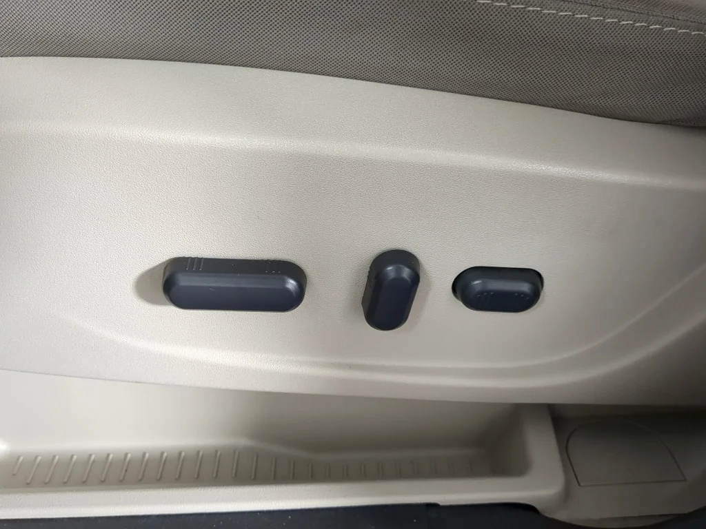 Used 2016 Red Ford SE image 12