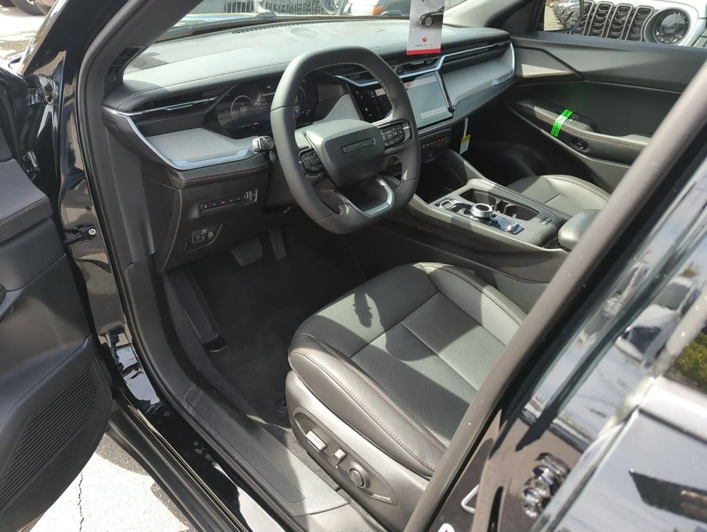 New 2026 Diamond Black Crystal Pearlcoat Jeep Limited image 11