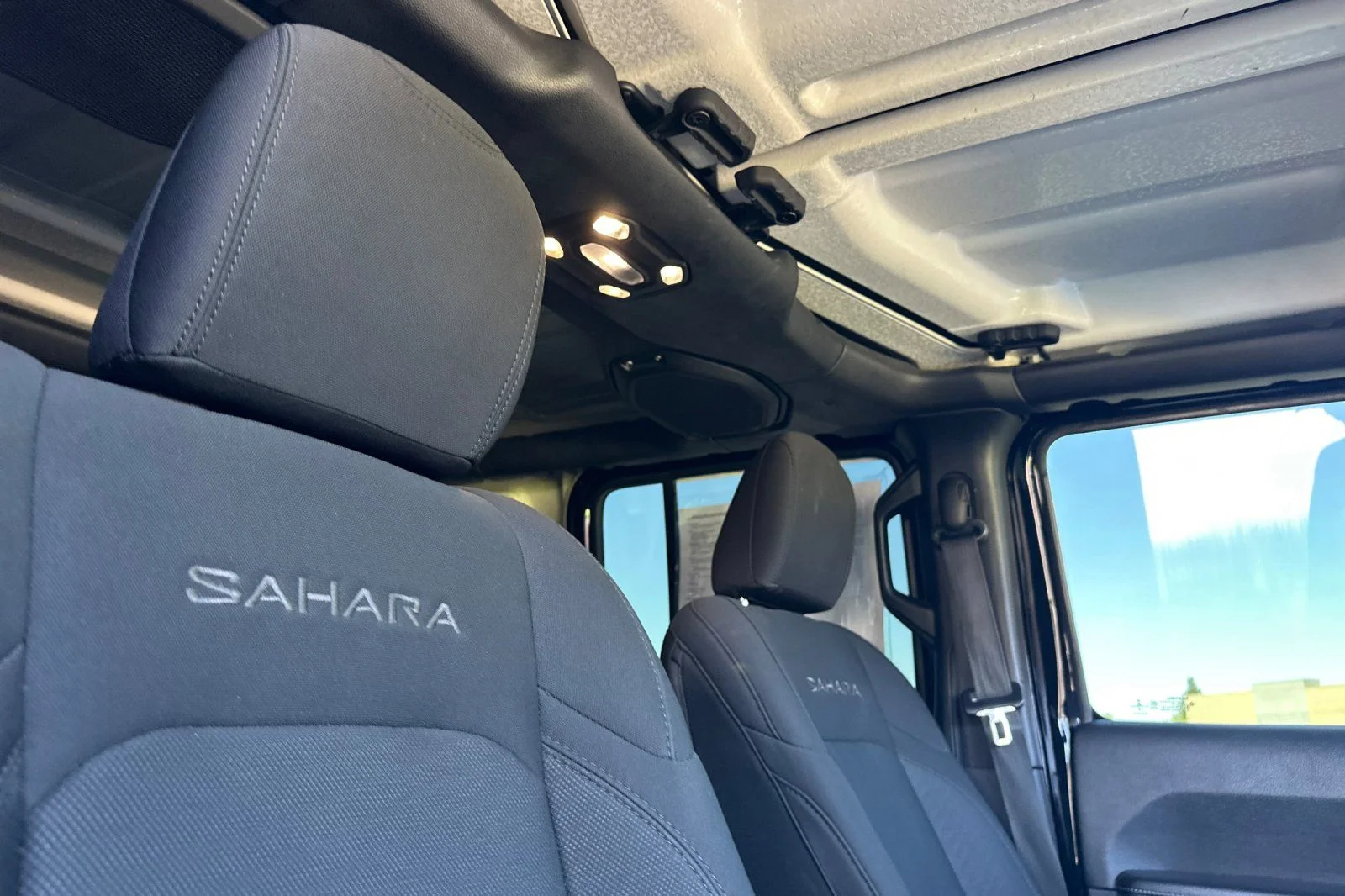 2020 Jeep Wrangler Unlimited Sahara - Photo 14