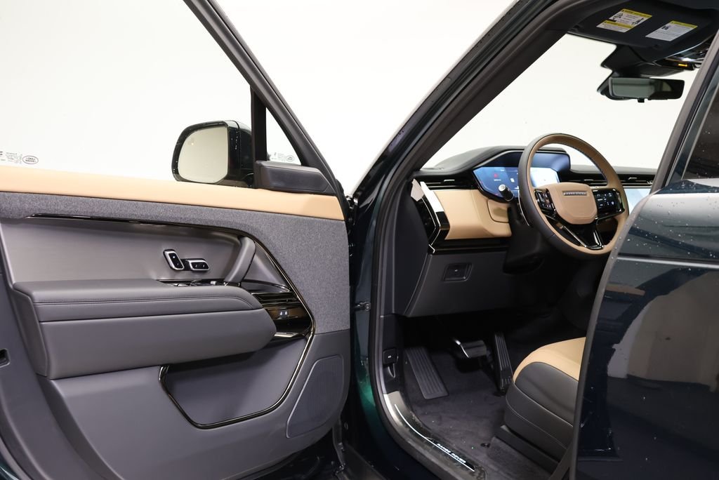 New 2026 British Racing Green Land Rover Dynamic SE image 27