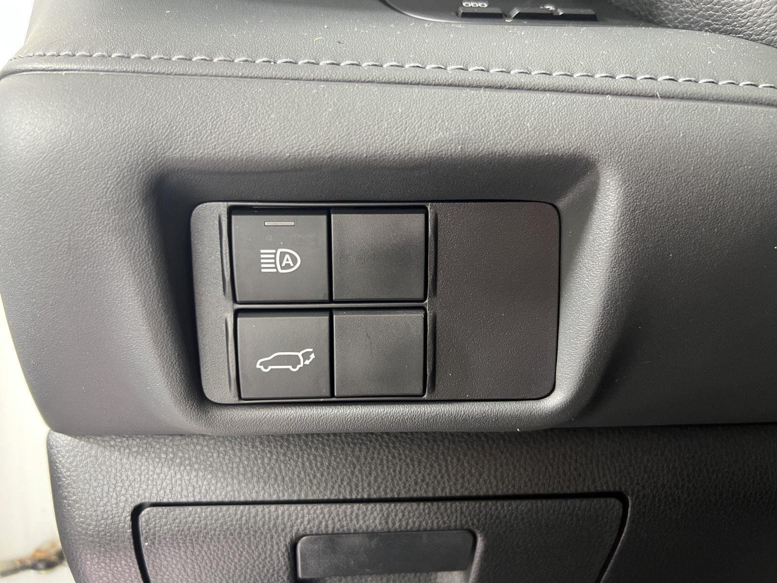 Used 2022 Wind Chill Pearl Toyota LE image 16