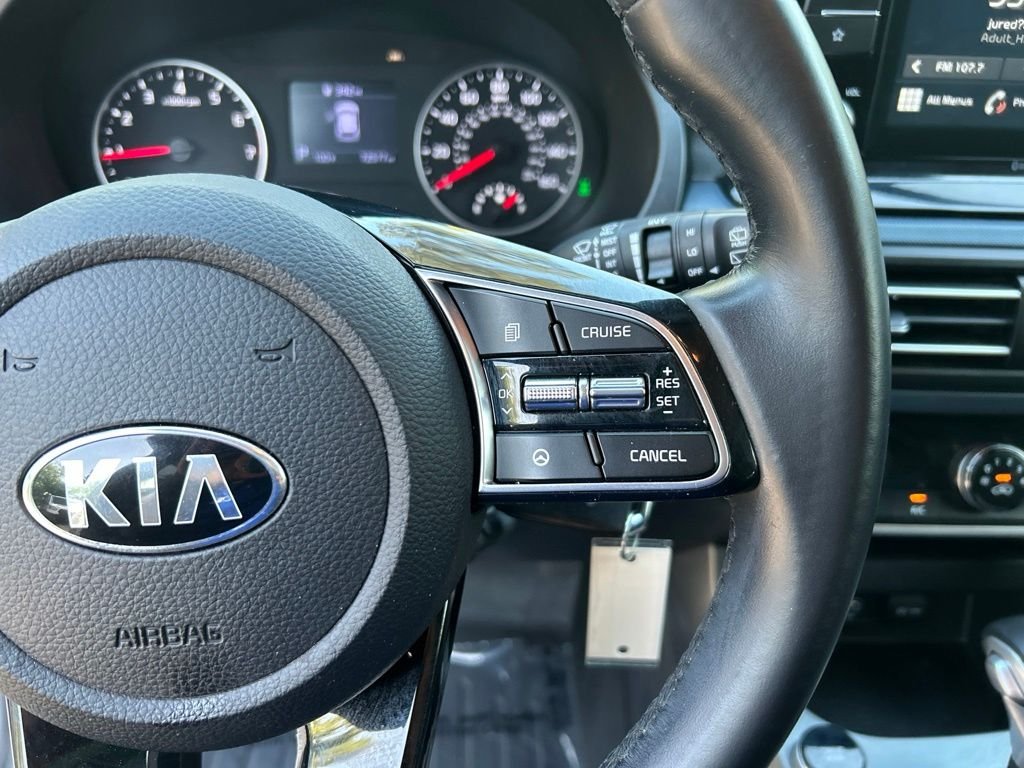 Used 2021 White Kia S image 24
