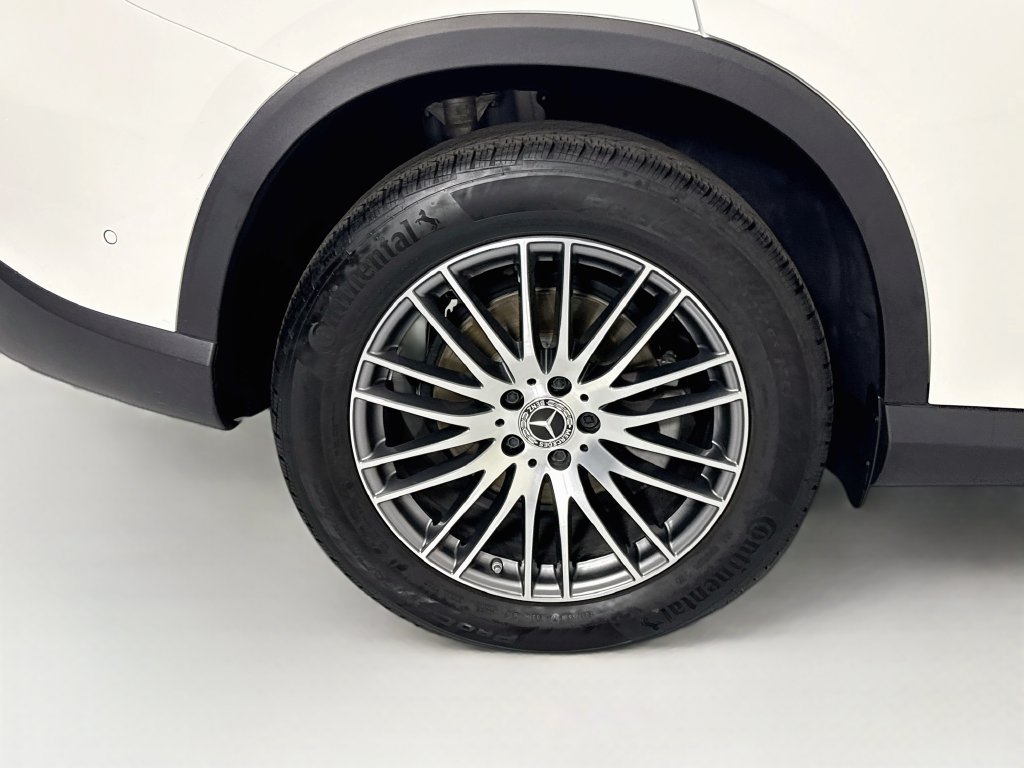 Used 2026  Mercedes-Benz GLC 300 image 33