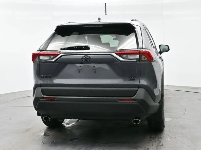 Used 2022 Magnetic Gray Met Toyota XLE image 6
