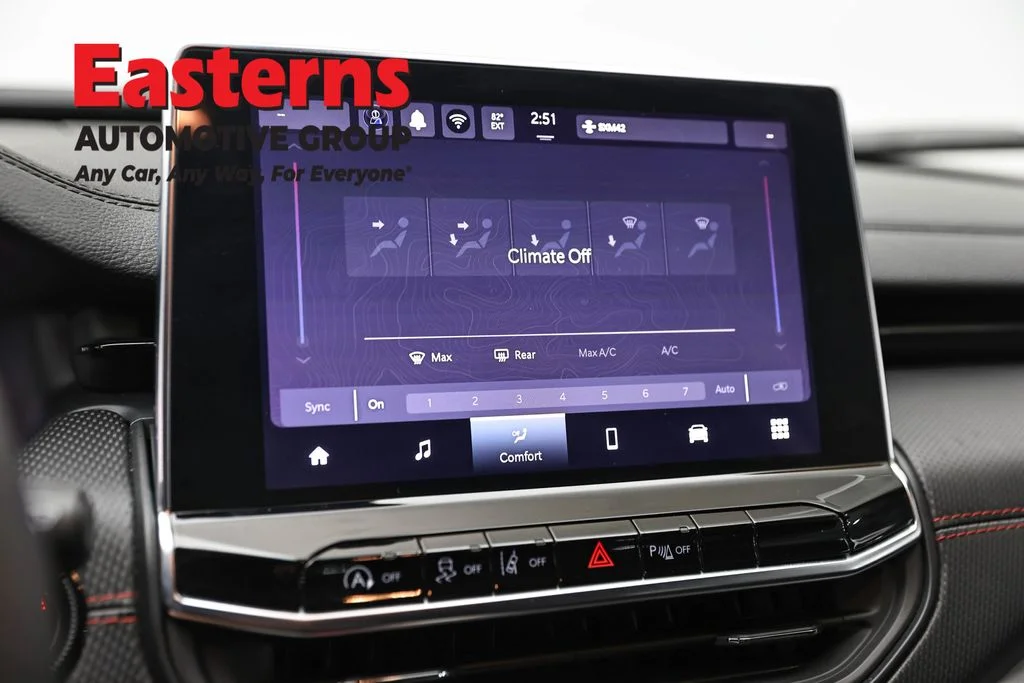 Used 2025 Silver Jeep Trailhawk image 19