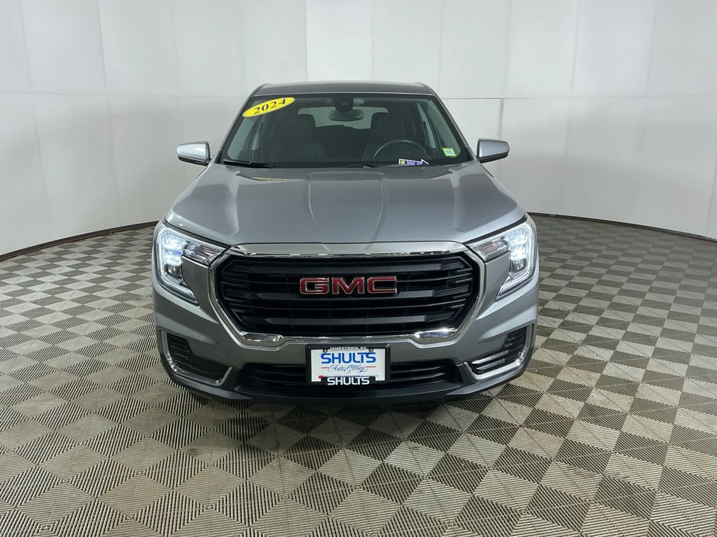 Used 2024 Sterling Metallic GMC SLE image 3