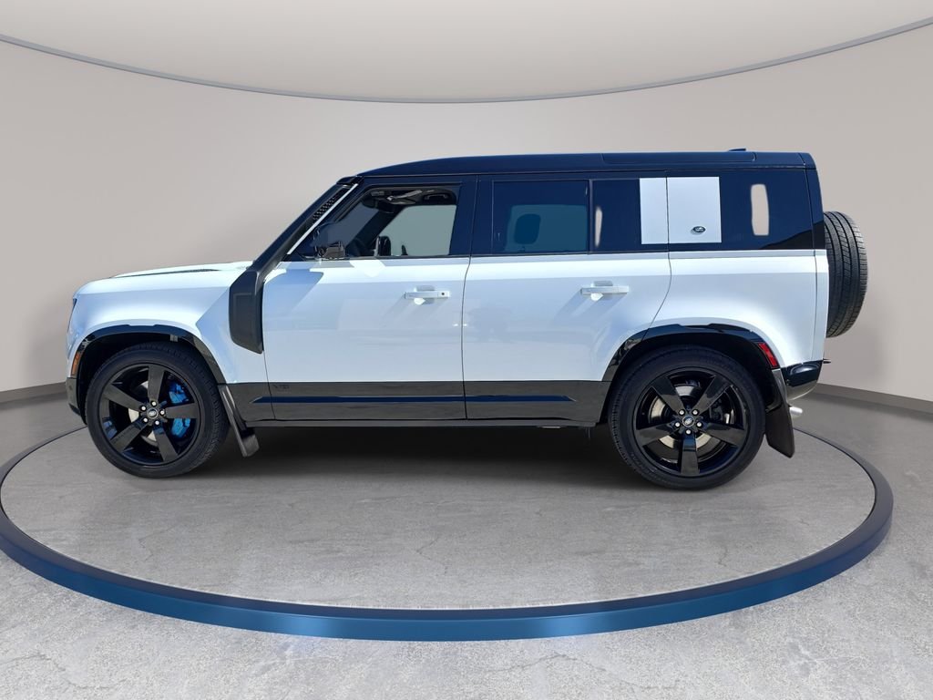 Used 2022 Yulong White Metallic Land Rover V8 image 9
