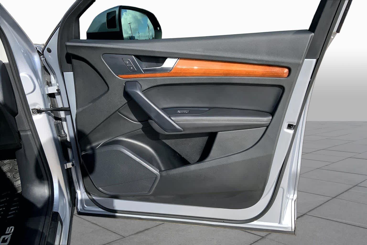 Used 2021 Florett Silver Metallic Audi Premium Plus image 23