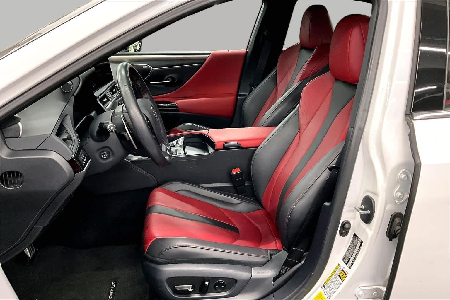 Used 2024 Ultra White Lexus F SPORT Handling image 7